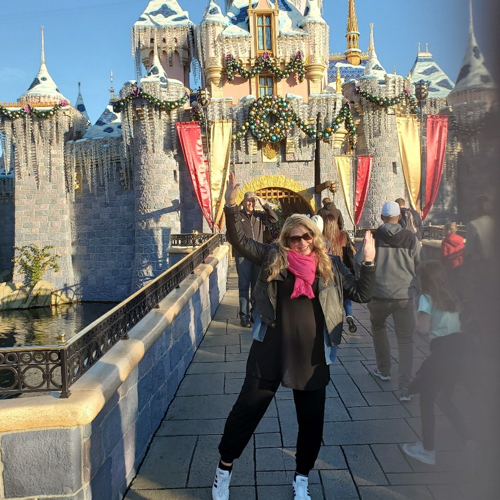 Meet your Posher Veronique